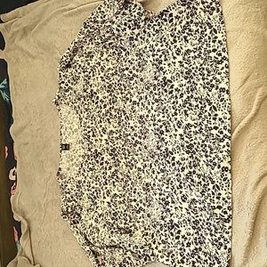Black and white floral 4xl top from Shein
